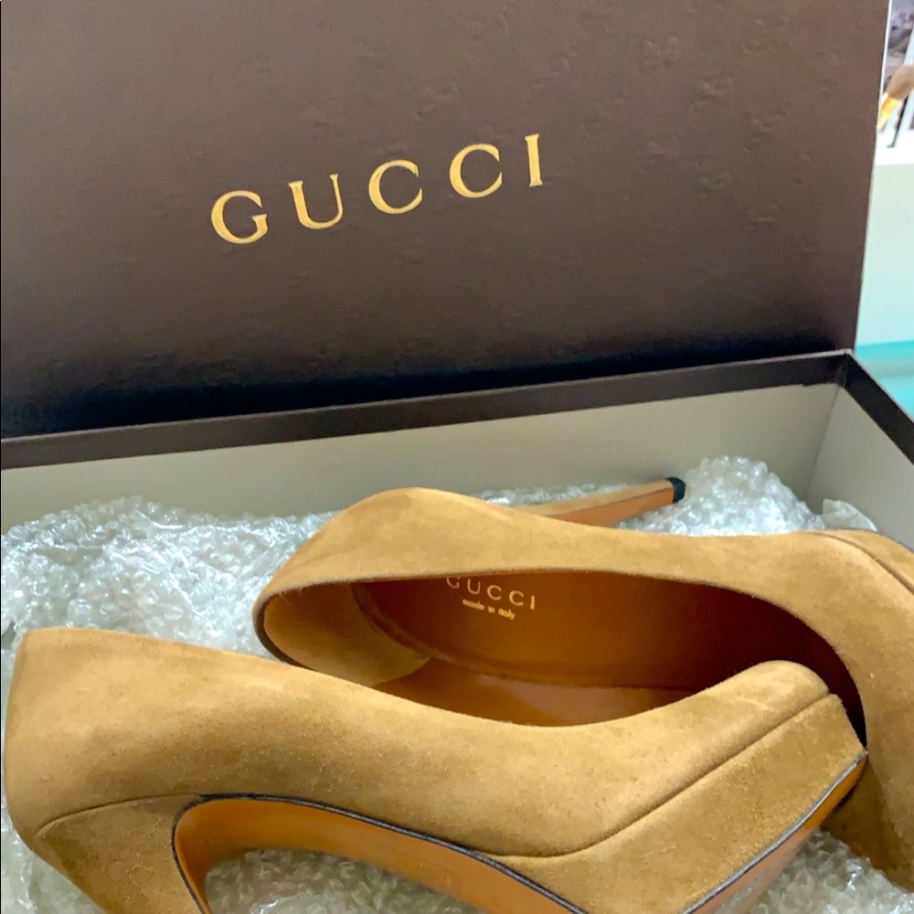 Gucci heels 👠